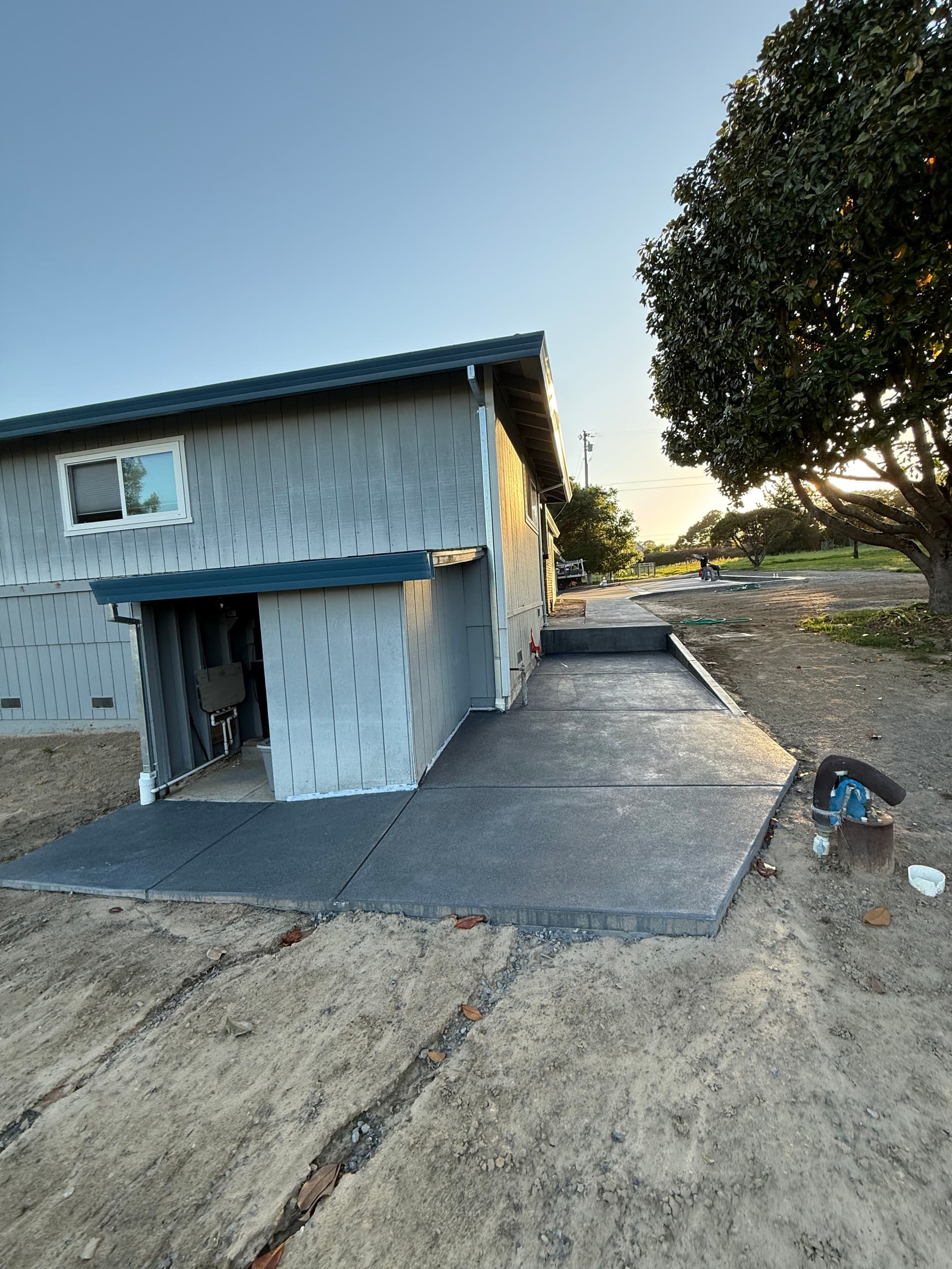Gallery photos for Two-Tone Concrete Driveway Finished Sharp in Sebastopol: Image #2